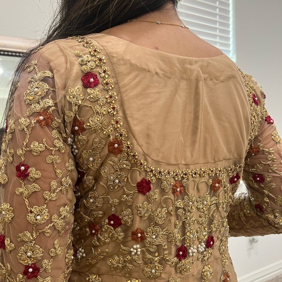 Gold Pakistani 3 piece set (high low style) shalwar kurta and dupatta - Picture 5 of 5